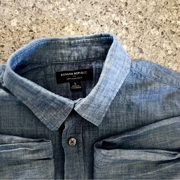 Banana Republic Chambray Button-Up Shirt - Men's L - Slim Fit - Blue Denim EUC - Picture 3 of 7
